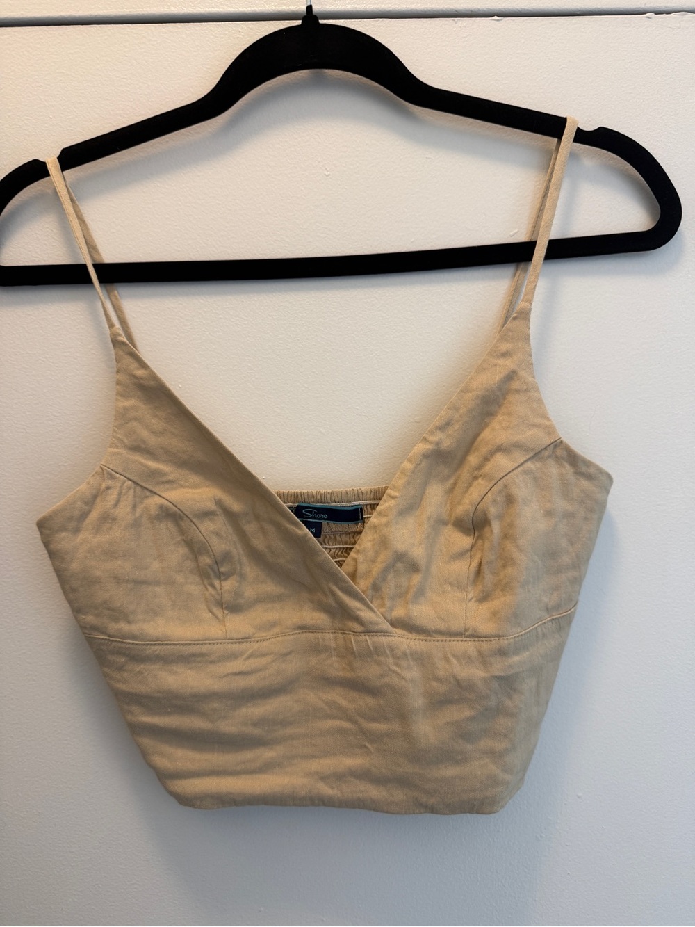 Shore Brand Light Cream Cropped V-Neck Cropped Tank Top